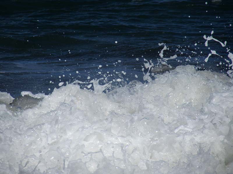 Crónicas del mar, décimo primera entrega: la espuma del mar y la sensación de libertad. Historias basadas en recortes de la vida en Reta. 
<br>
<br>