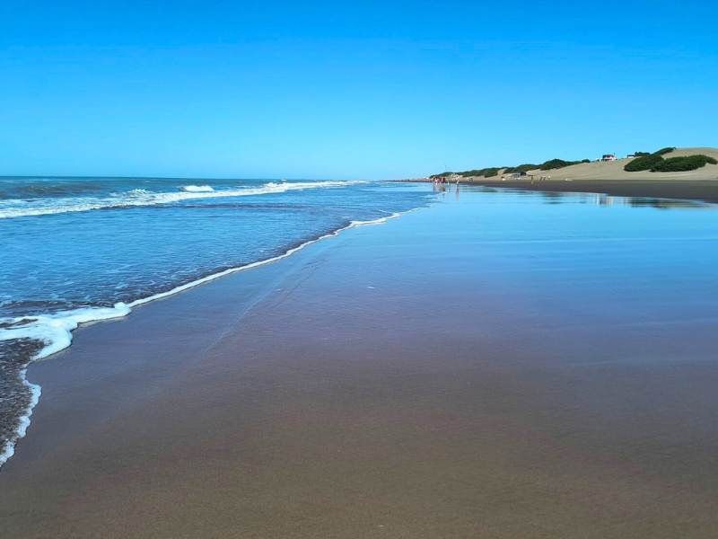 Unas palabras que vuelven al azul del atlántico para reivindicar la calma, la contemplación y recordarnos dónde está lo importante. Crónicas del mar, décimo quinta entrega. 
<br>
</br>
